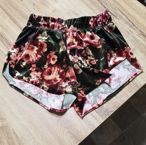 Olive Floral Comment Sold Shorts
